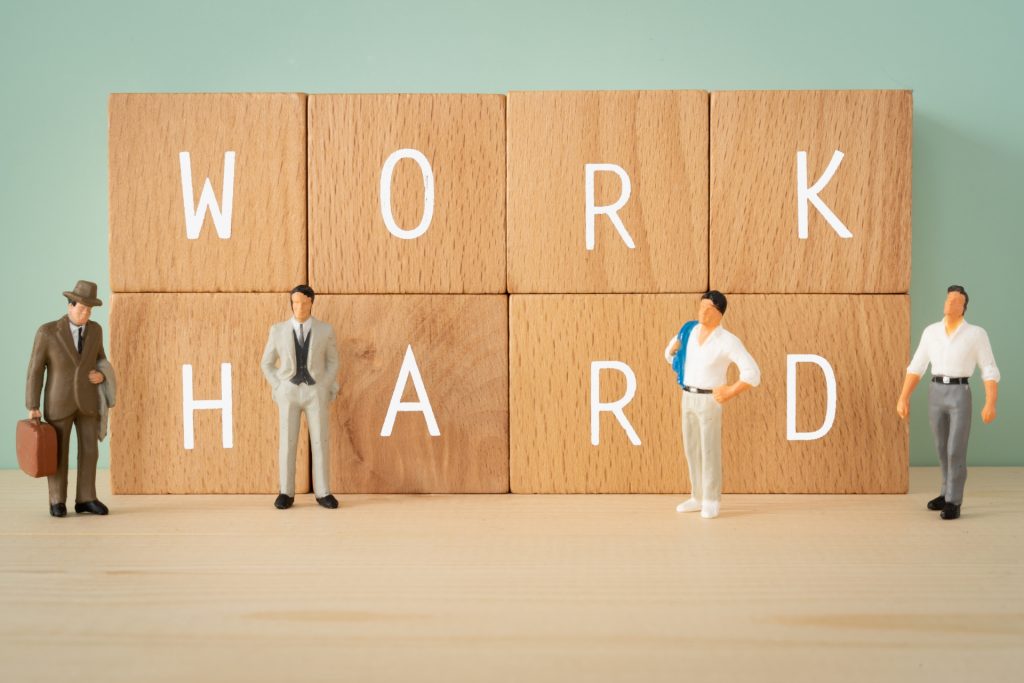 組織を設計する 階層を構築する チームを組成する ビズハウス