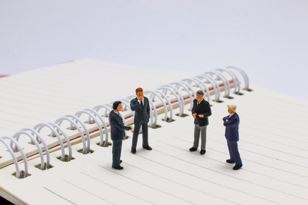 組織を設計する 階層を構築する チームを組成する ビズハウス